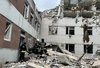 Кількість постраждалих зросло: у Чернігові ліквідують наслідки ракетного удару