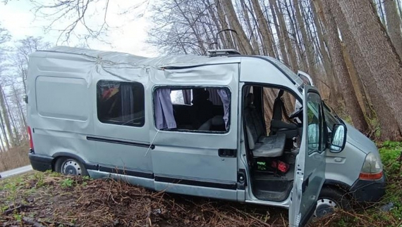 На Чернігівщині водій автівки врізався у відбійник – пасажир загинув на місці ДТП