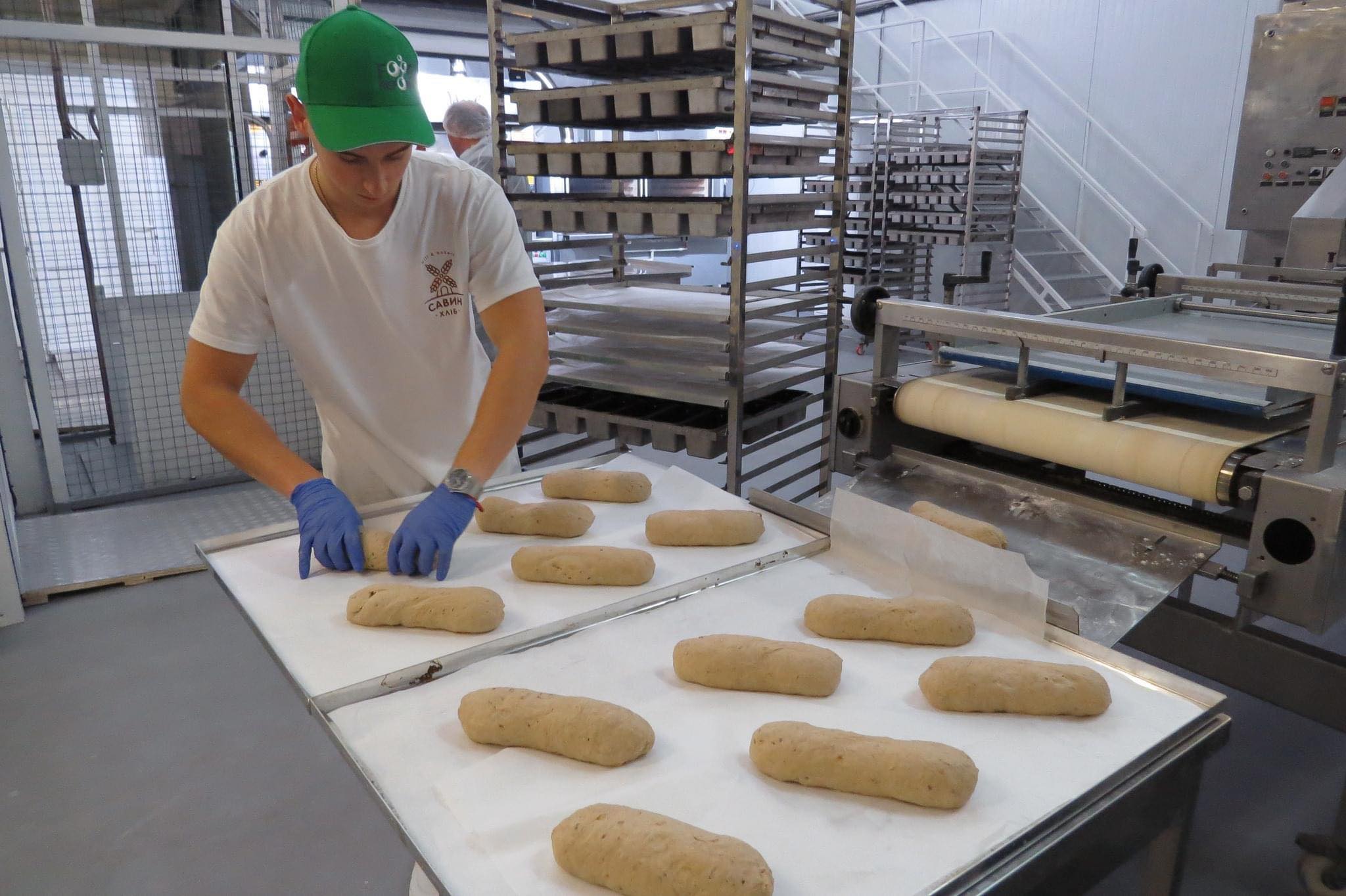 На Чернігівщині запрацював пекарний комплекс: може випускати 3-4 тонни хліба за цикл