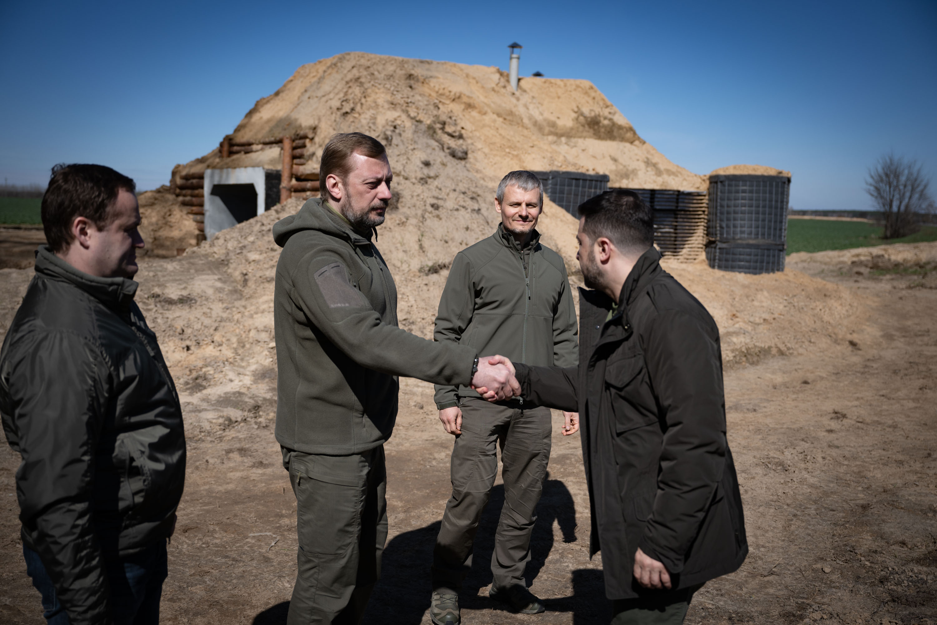 Зеленському показали будівництво укріплень на Чернігівщині. 5 квітня 2024 року