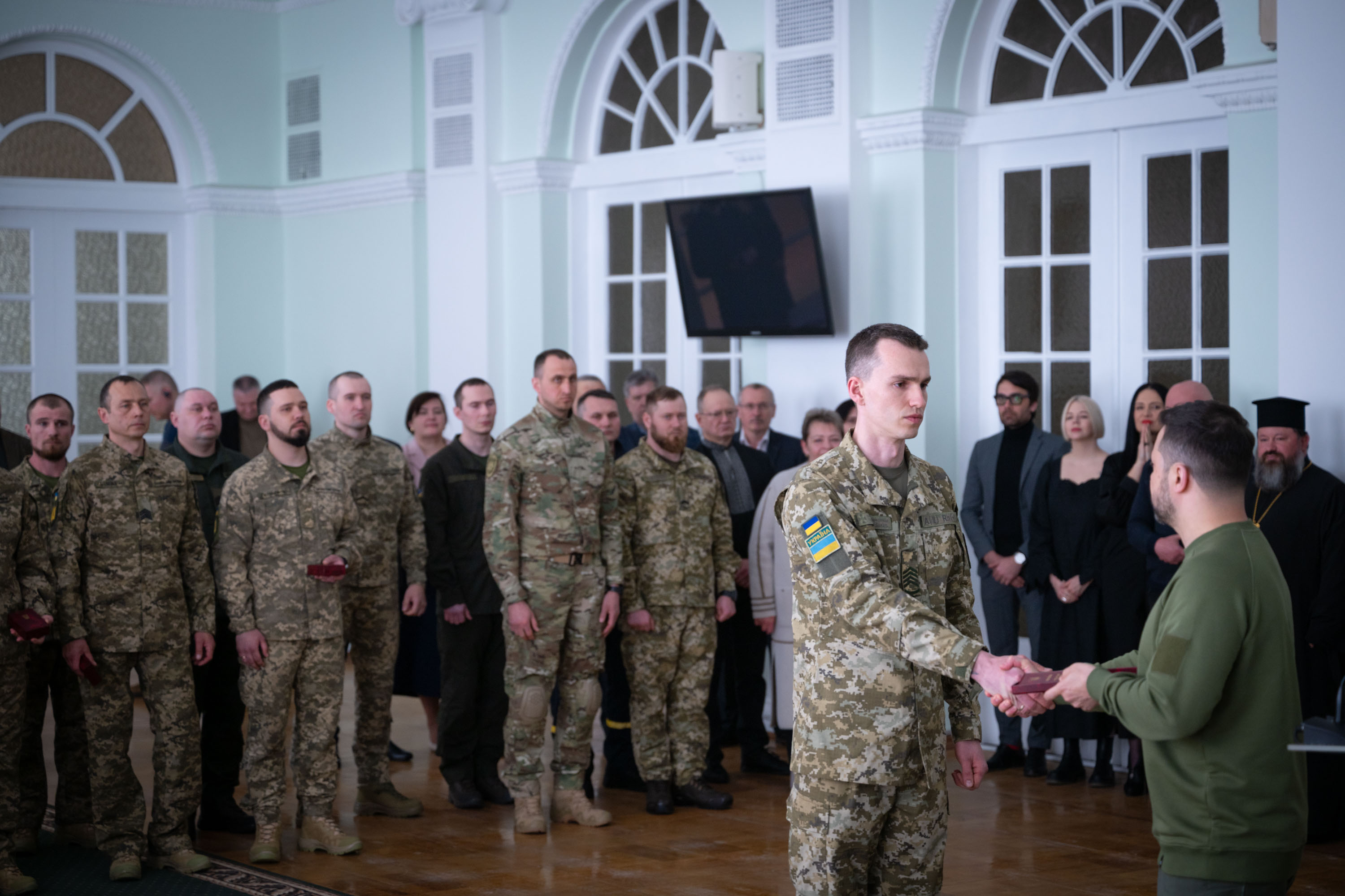У Чернігівській ОВА Зеленський вручив нагороди військовим та цивільним, 5 квітня 2024 року