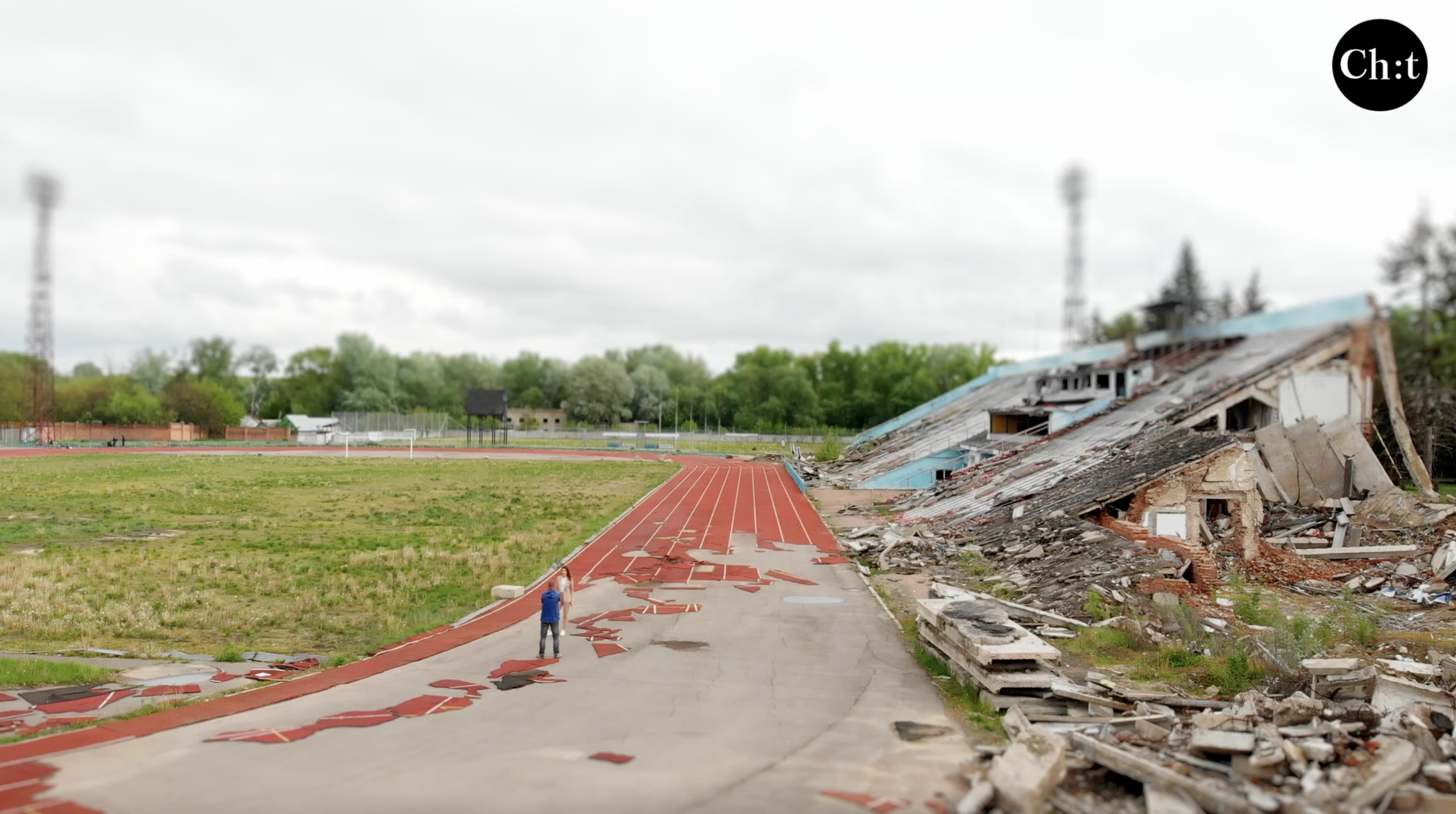 Стадіон у Чернігові, зруйнований расистами у березні 2022 року
