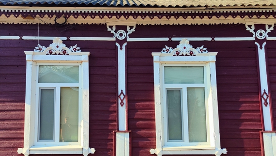 Майстри показали як реставрують деревʼяні будиночки Чернігова