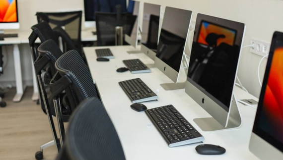 У чернігівському ліцеї відкрили кабінет інформатики з технікою Apple