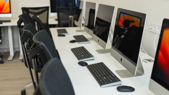 У чернігівському ліцеї відкрили кабінет інформатики з технікою Apple