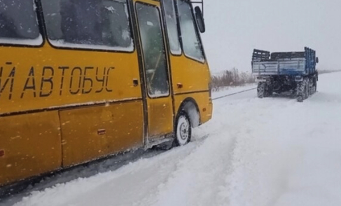 На Чернігівщині школам дозволено працювати дистанційно – через бурю