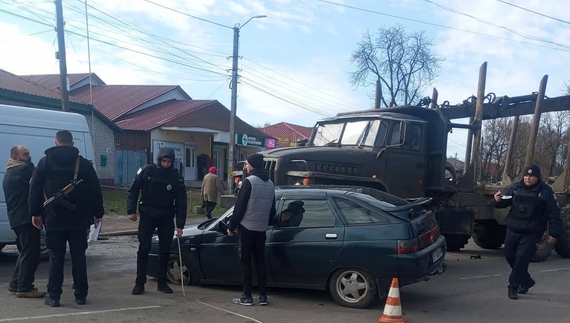 Аварія на Чернігівщині: легковик зіштовхнувся з Уралом