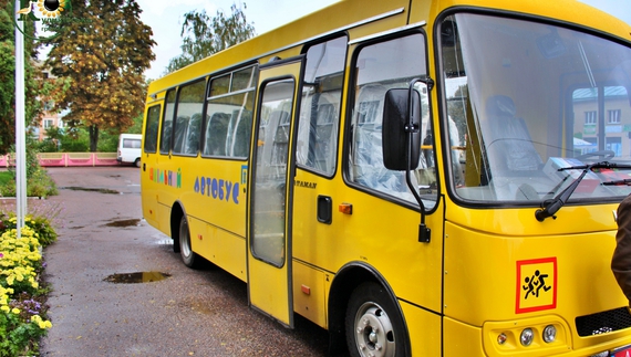 На зекономлені: Куликівська громада придбала шкільний автобус