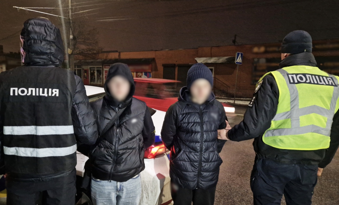 У Чернігові судили братів-паліїв. Під час затримання у березні 2025 року. Фото Нацполіції
