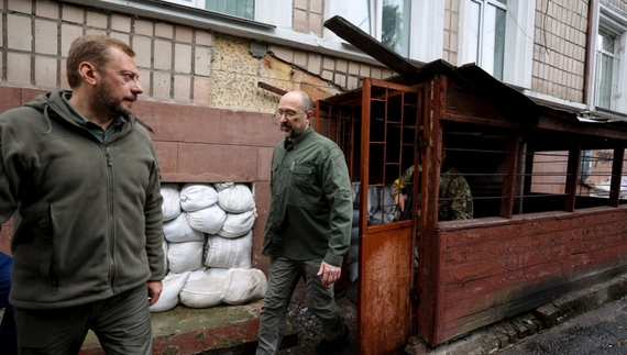 Прем'єр-міністру показали укриття в обласному педагогічному ліцеї у Чернігові