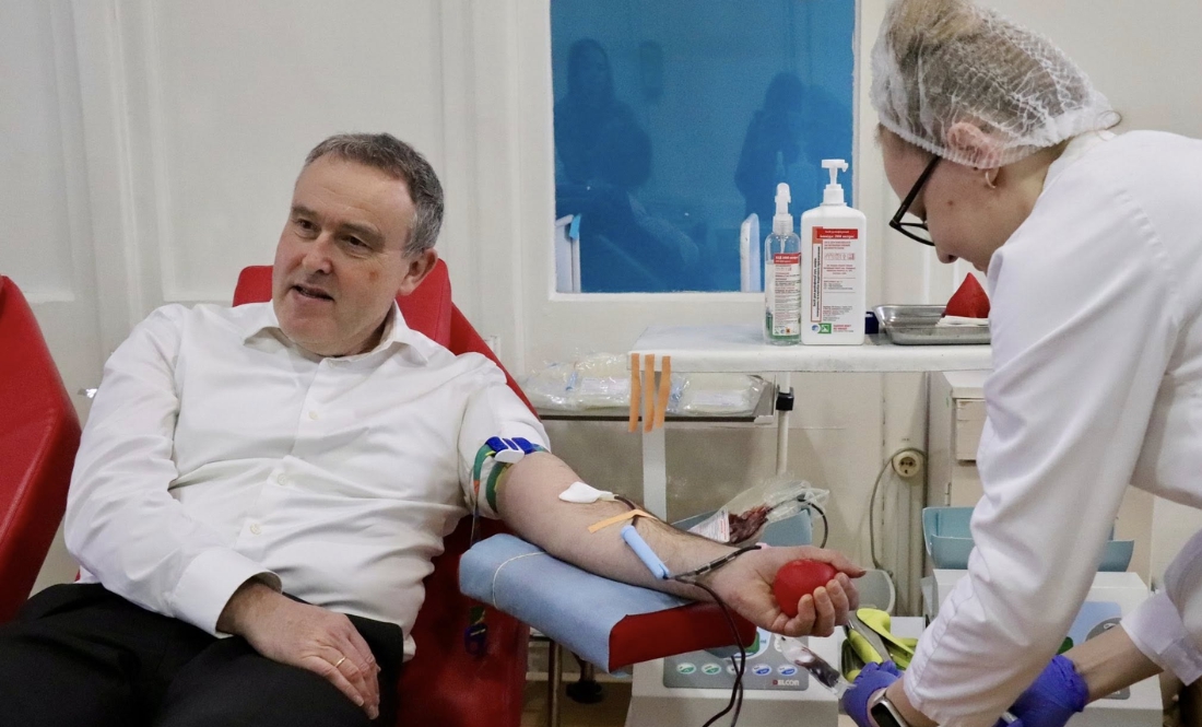 Посол Бельгії зробив другу донацію крові в Чернігові