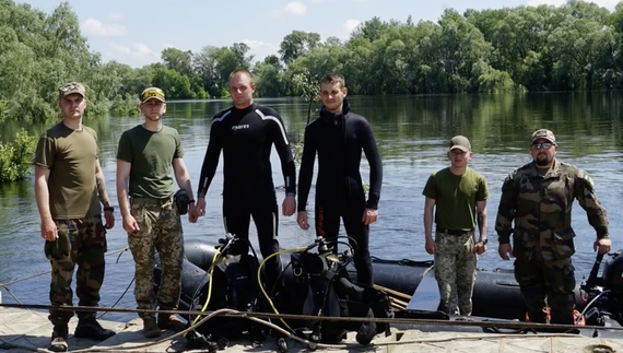 Водолази шукають у Десні російські бомби та снаряди