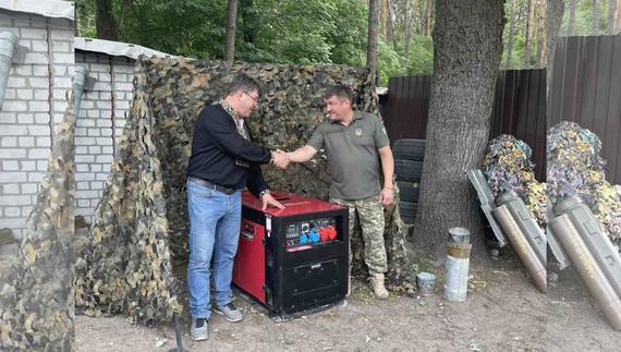 Громада Ніжинського району передала Окремій президентській бригаді дуже коштовний генератор