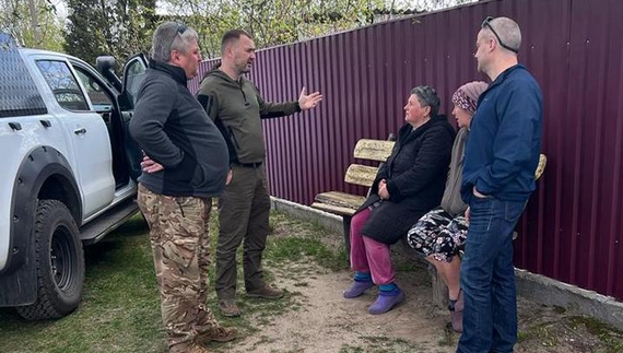 Вивчають потреби та забезпечують найнеобхіднішим –у прикордонні села передали генератори