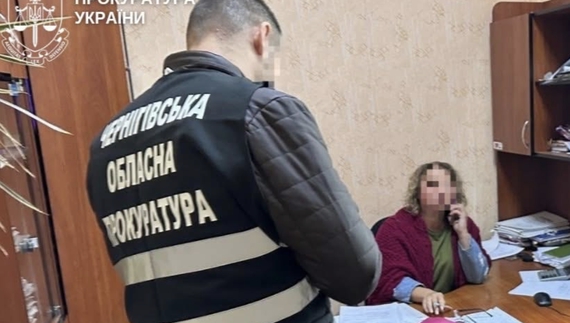 Чиновницю з Чернігівщини підозрюють у розтраті 2,8 млн грн на ремонті доріг