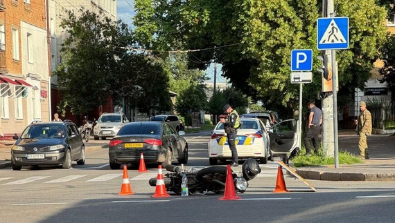 ДТП у Чернігові: водій Audi збив мотоцикліста