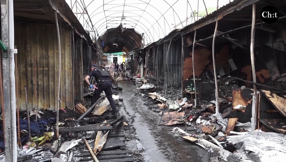 Вогонь швидко розповсюджувався і знищив десятки крамничок з товаром