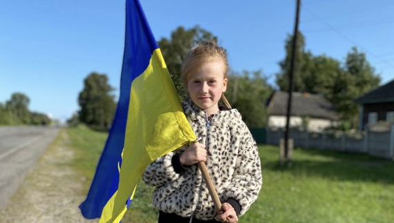До восьмирічної Лізи Остапенко в селище Ріпки приїхали гості — нацгвардійці