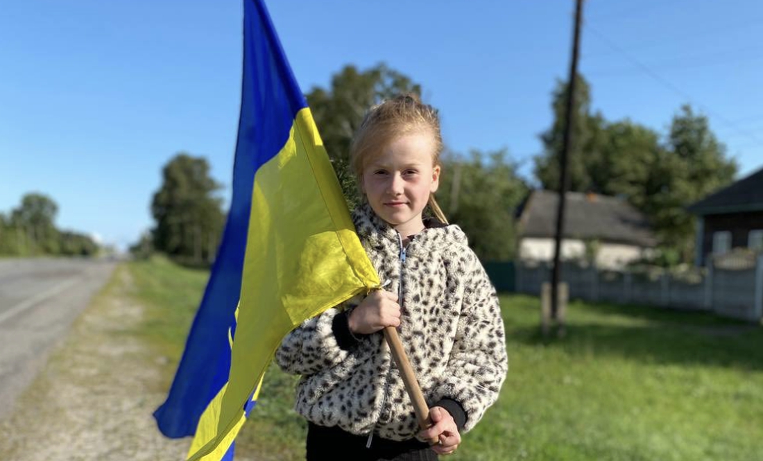 До восьмирічної Лізи Остапенко в селище Ріпки приїхали гості — нацгвардійці