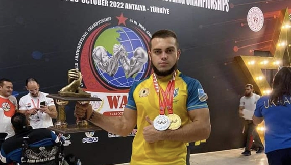 Назарій Остапчук продав машину, аби поїхати до Туреччини на змагання. І став чемпіоном світу з параармреслінгу