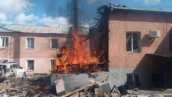 Горить райвідділ поліції: що відомо про удар по Прилуках