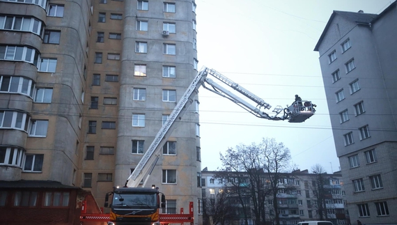 У Чернігові рятувальники випробовували підіймач-велетень