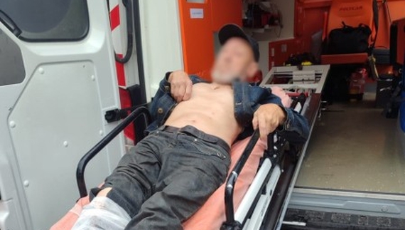 Поліцейський у Чернігові врятував чоловіка з відкритим переломом ноги