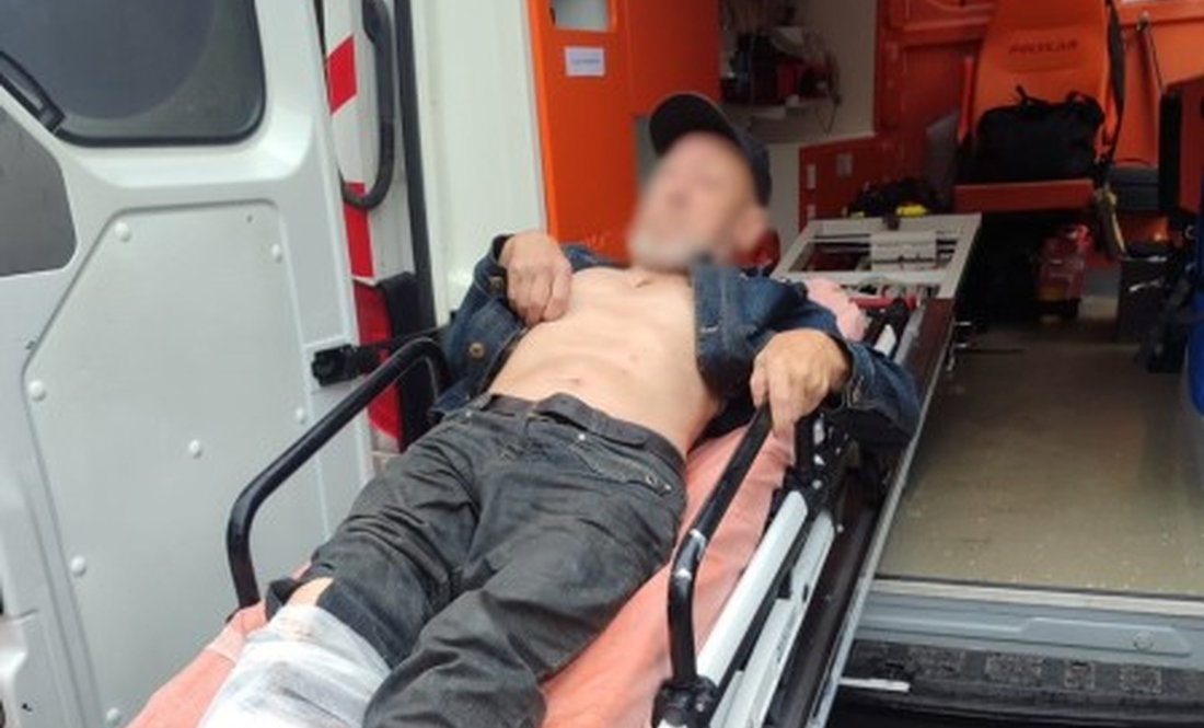 Поліцейський у Чернігові врятував чоловіка з відкритим переломом ноги