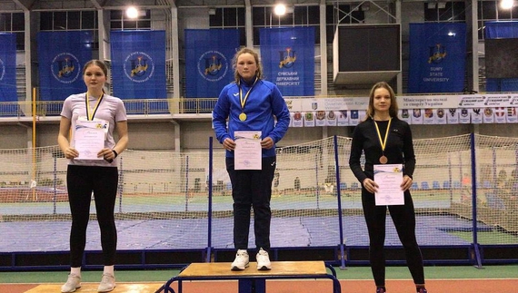 13-річна менська спортсменка — чемпіонка України зі штовхання ядра