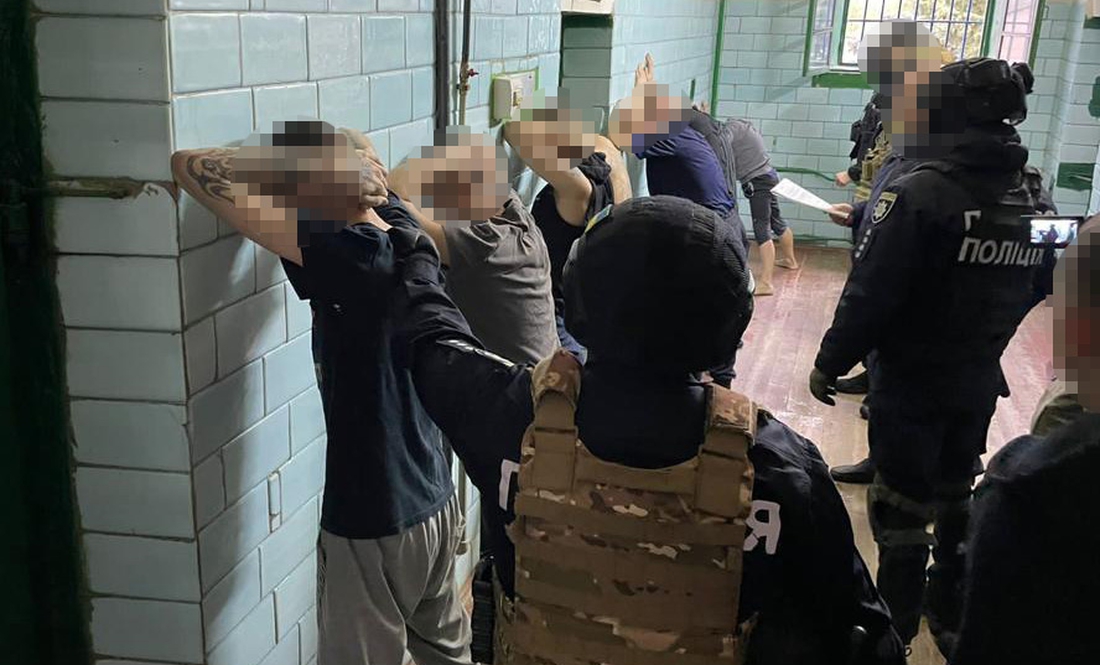 Торгували неіснуючими автівками та одягом для військових – на Чернігівщині оперативники викрили горе-бізнесменів