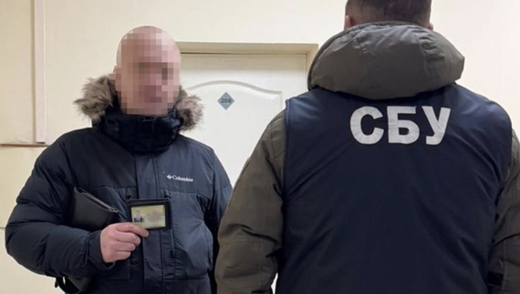 Обклали «даниною» у 500 тис бізнес: на Чернігівщині викрили податківців