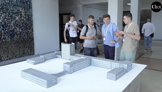 Допоможе у відбудові: студенти змайстрували великий макет чернігівського університету