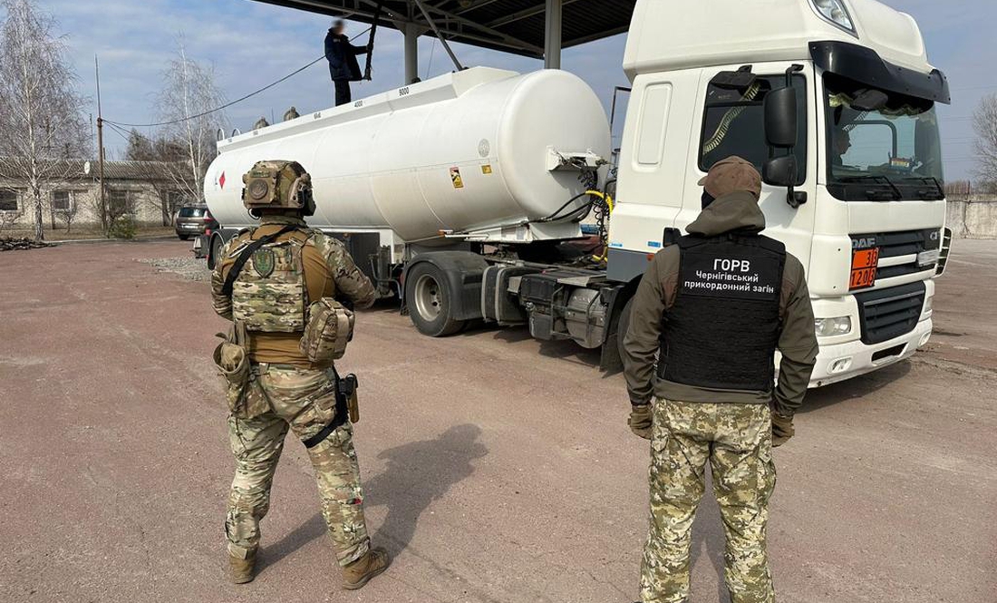 Робили бізнес і не боялися обстрілів – у прикордонні Чернігівщини викрили масштабне нелегальне виробництво дизпалива