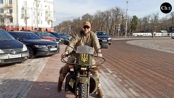 Байкери з Данії передають мотоцикли військовим