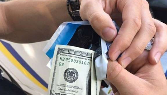 На Чернігівщині мопедист пропонував хабар патрульним: загрожує до 4 років в'язниці