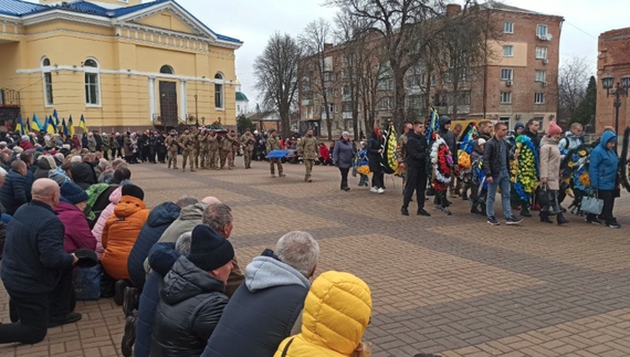 Захисники Чернігівщини та Донеччини: у громадах поховали загиблих бійців