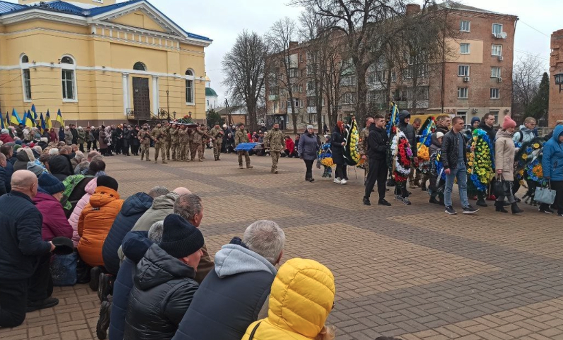 Захисники Чернігівщини та Донеччини: у громадах поховали загиблих бійців