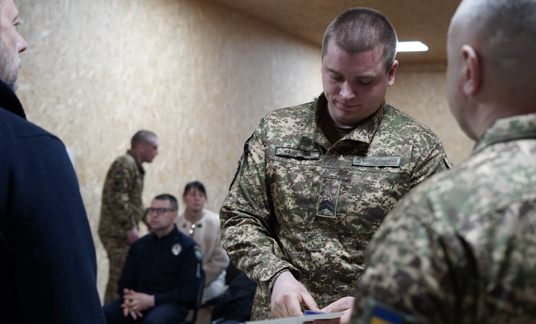 У Чернігові нацгвардійцям вручили державні нагороди