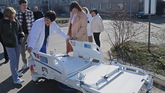 Із Чикаго в Чернігів: дві лікарні отримали надсучасні ліжка