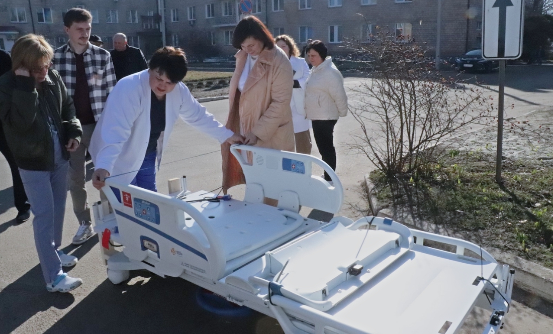 Із Чикаго в Чернігів: дві лікарні отримали надсучасні ліжка