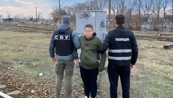 За 8 тисяч гривень: затримано підлітка за спробу підпалу об'єкту залізниці в Чернігові