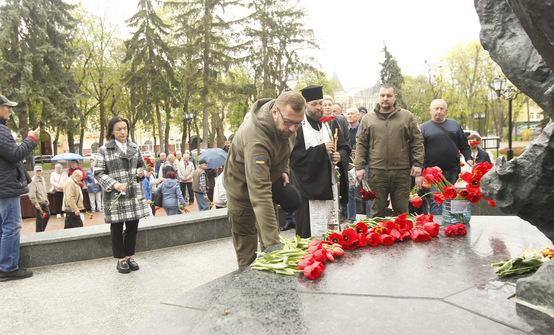 У Чернігові вшанували пам’ять героїв та жертв Чорнобиля