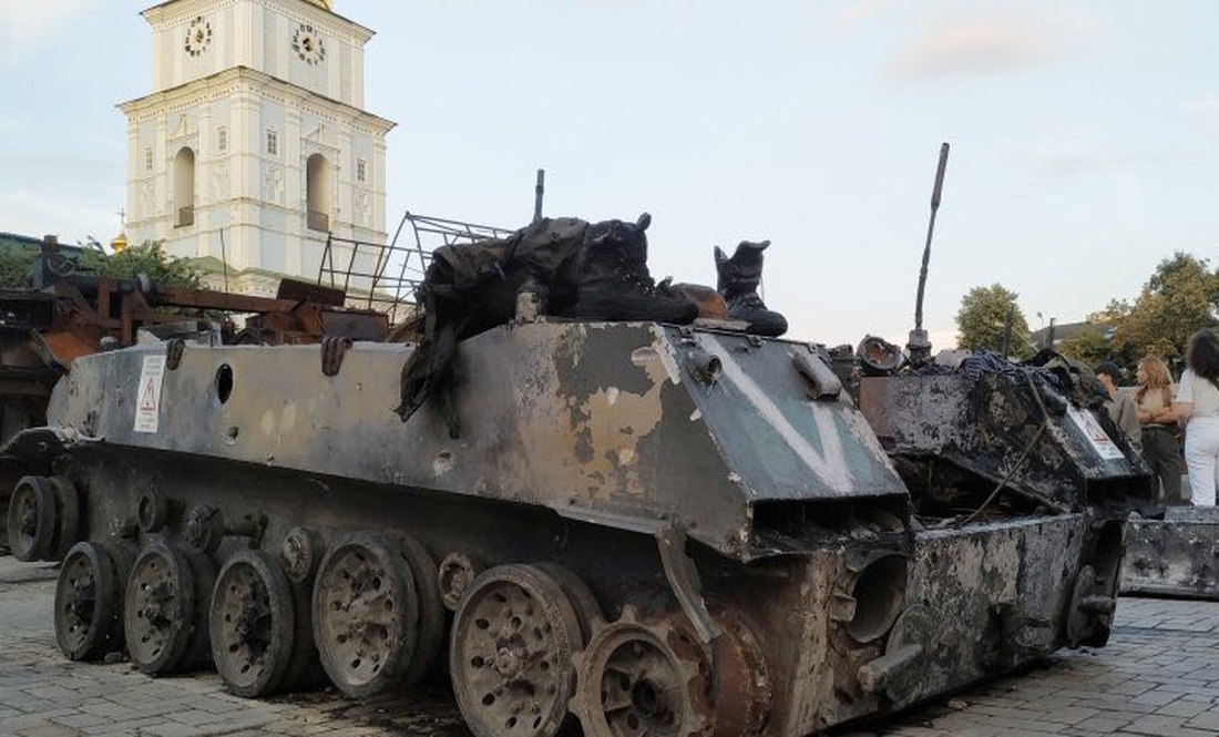 На Михайлівській площі виставили захоплену техніку, яка навесні в’їхала на північ України з Гомельщини