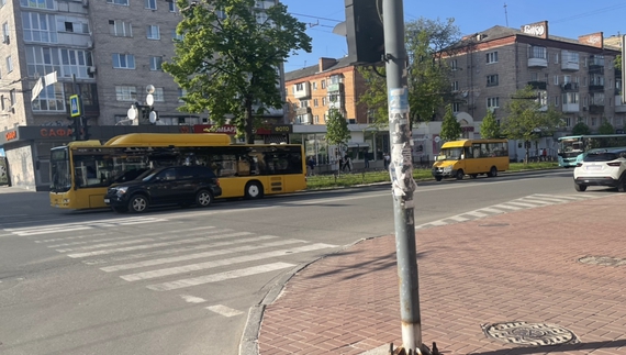 Дійшли згоди: у Чернігові ввечері 2 травня відновили роботу приватні автобуси