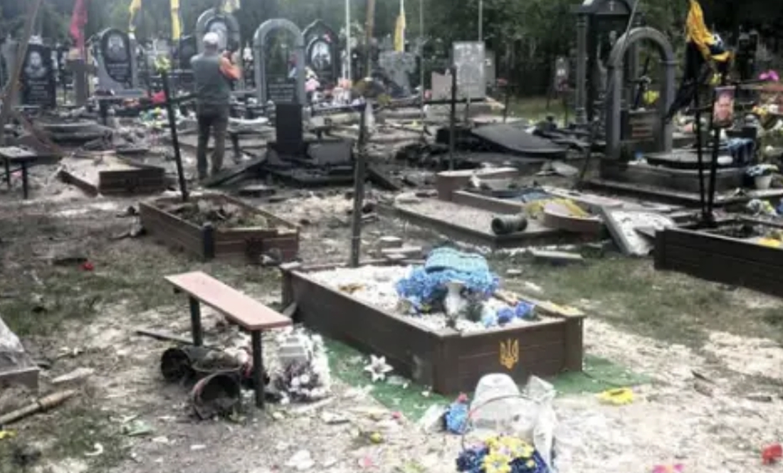 Рука врятувала голову: "шахед розірвався на кладовищі"