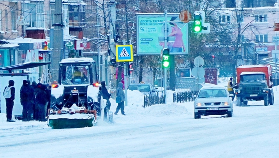Чернігів чистять від снігу