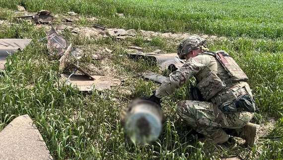 На Чернігівщині виявили уламки дрона — бойову частину знешкодили вибухотехніки