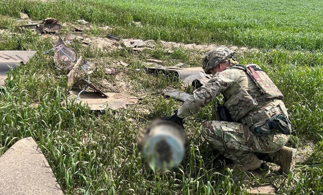 На Чернігівщині виявили уламки дрона — бойову частину знешкодили вибухотехніки
