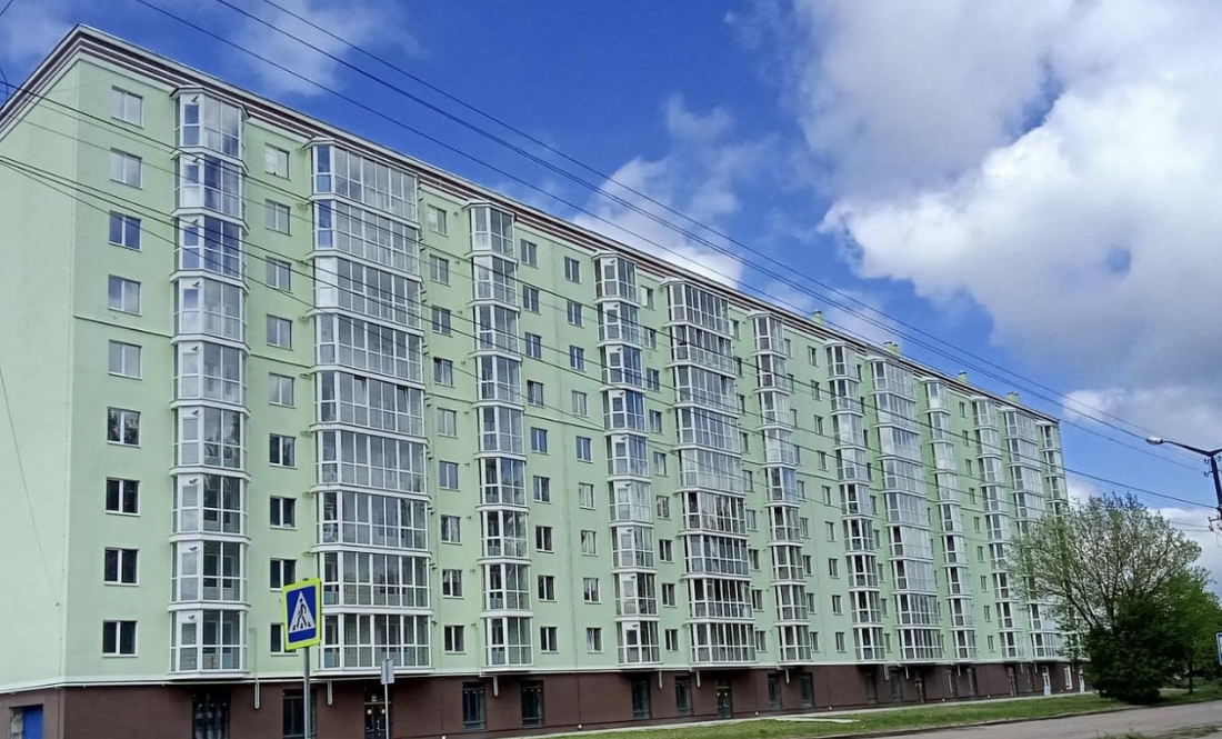 У місті ввели в експлуатацію багатоквартирний будинок. Забудовник оголосив бронювання нових квартир