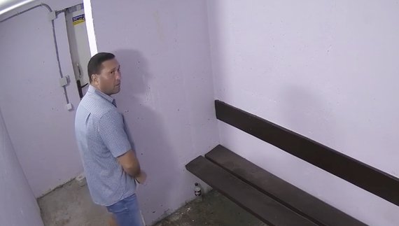У Чернігові Муніципальна варта взялася публічно перевиховувати порушника - той на камеру справив потреби в укритті